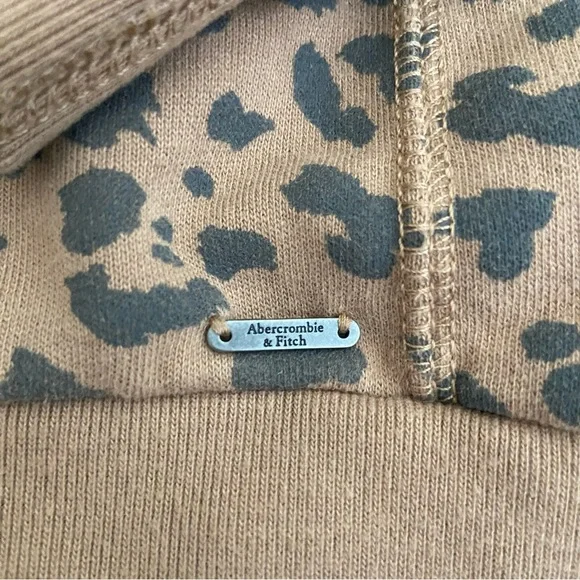 Abercrombie & Fitch‎ Leopard Print Cropped Hooded Sweatshirt Medium - Picture 2 of 4